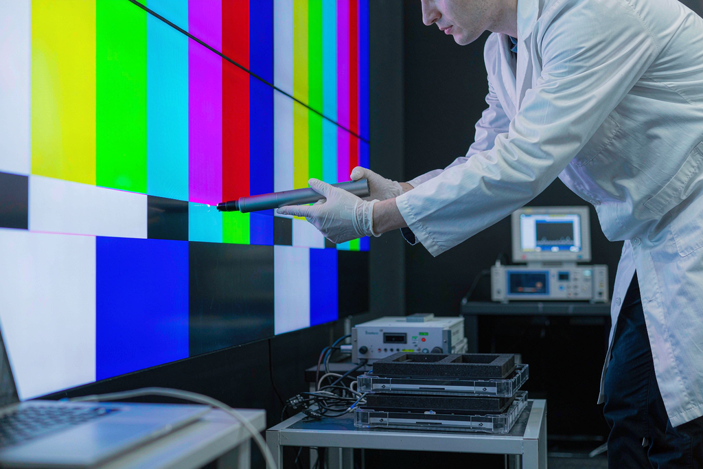 - **Alt**: LED screen wall showing deep true blacks and highly saturated colors for superior image quality
- **Title**: LED screen wall image quality: true blacks and vivid color