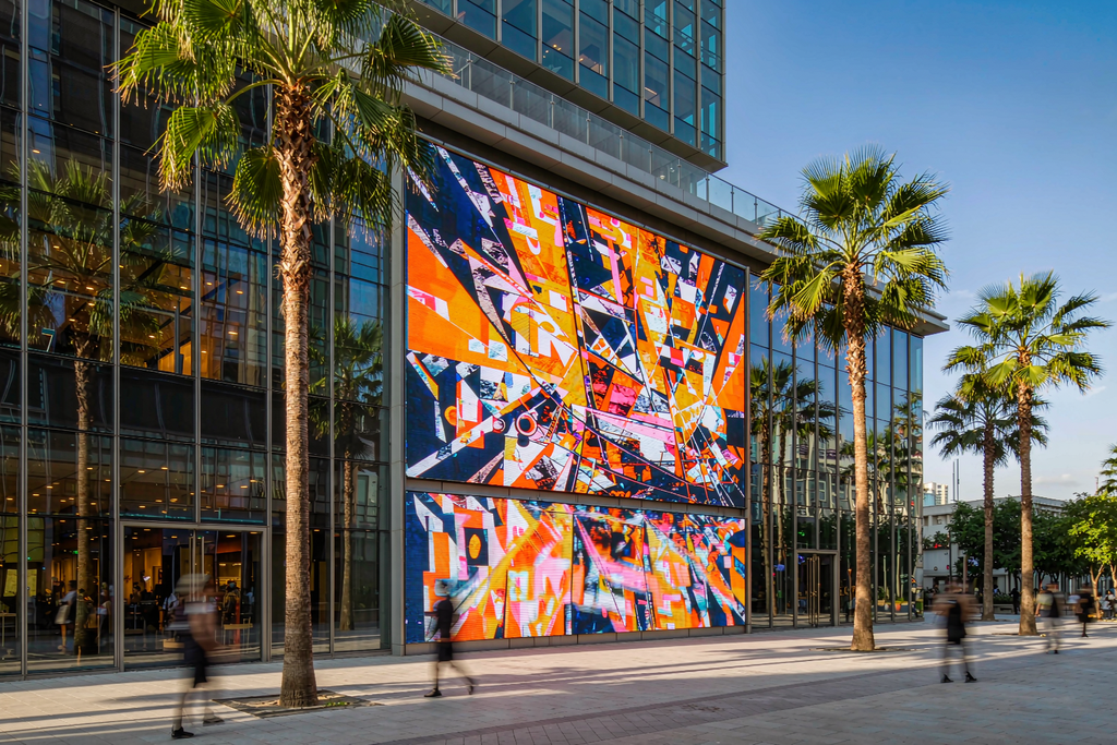 Micro LED display staying brilliantly vivid in direct afternoon sunlight on a commercial building facade